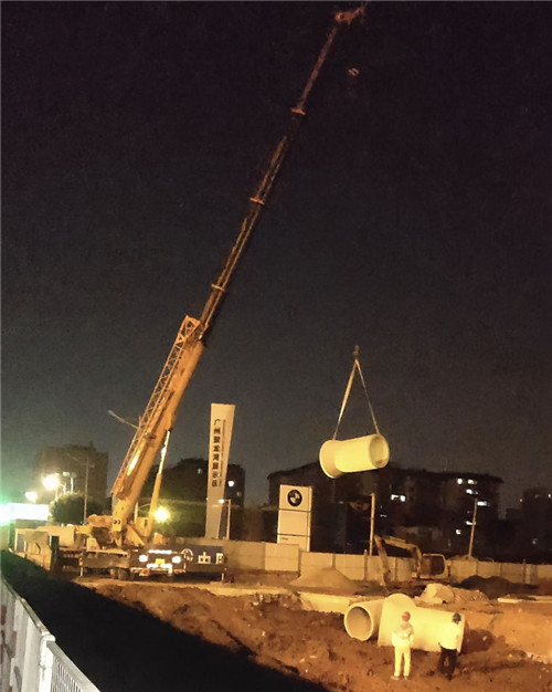 回民区“弯臂矫正”—— 吊车的 “形变补偿” 技术